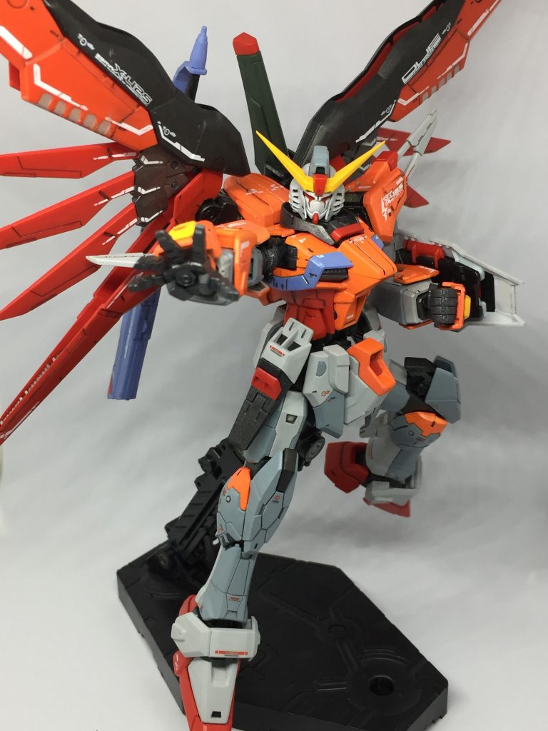 ポーズ模索 3RGは、細かい分パーツや関節が外れやすいので、このポーズで固定化しました。あとは、光の翼が欲しい!!