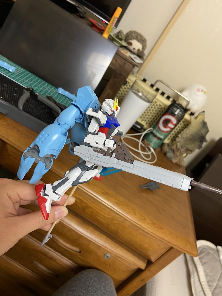 偏向ビームライフル的なものを持たせる案もありました。