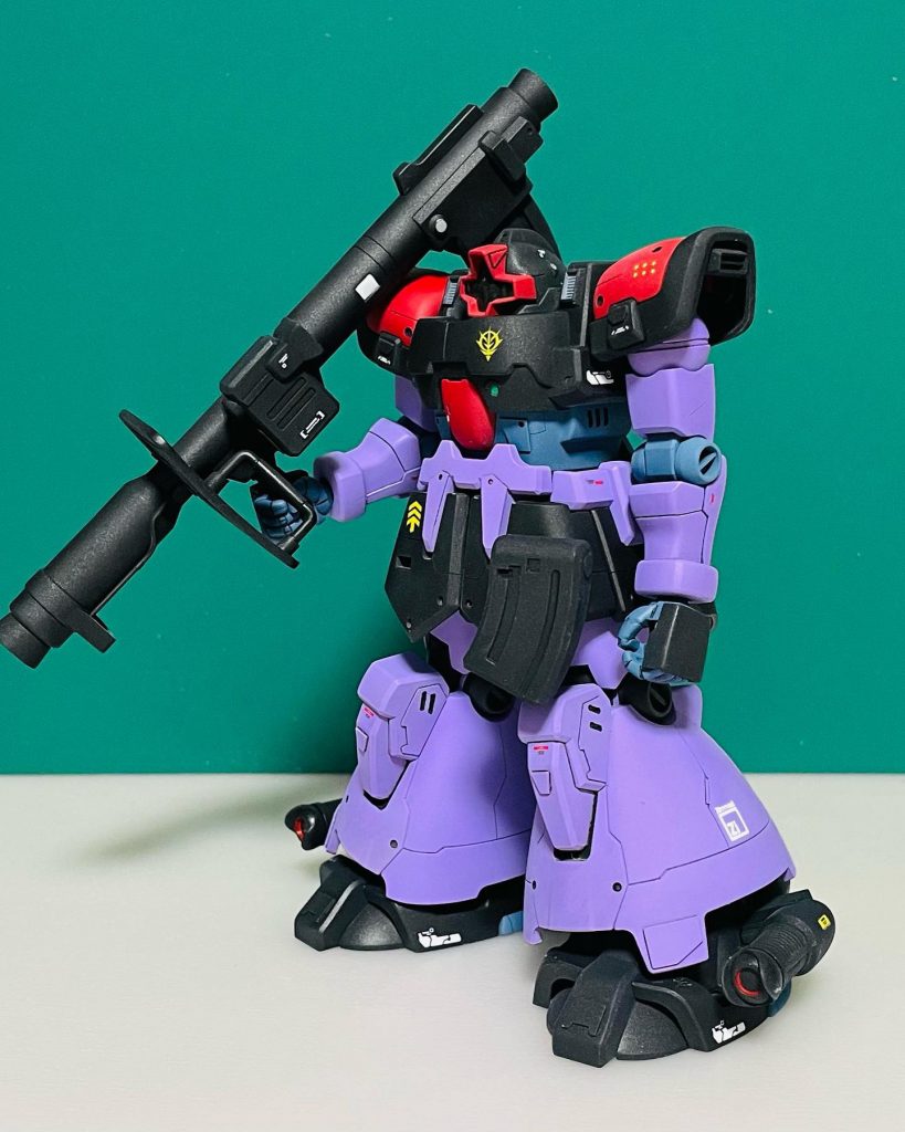 左側から…なんやかんや、スジ彫りとかプラ板とかを追加してます🤣