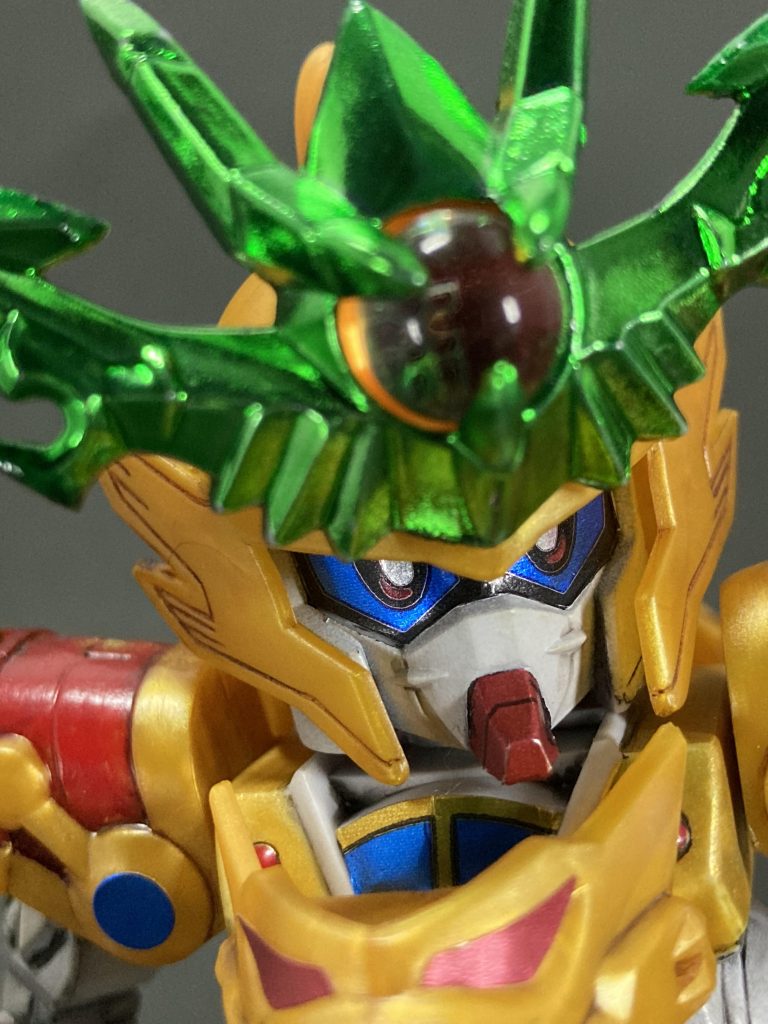 写真わかりにくいですが、額の武龍玉の裏に輝と書かれたホイルシールが裏打ちされており、ぼんやり浮かび上がります。綺麗な成型色の黄色？ゴールド？をなるべく活かし、自分流でかっこいいスタイルを目指しました♨️