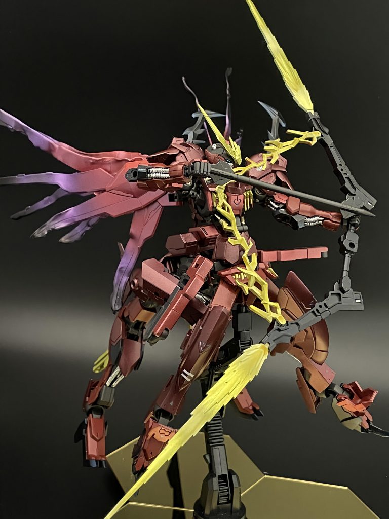 ラウズダインスレイブΩビームを発信させることで磁場干渉を起こし、威力向上と僅かながら曲射が可能になった設定。