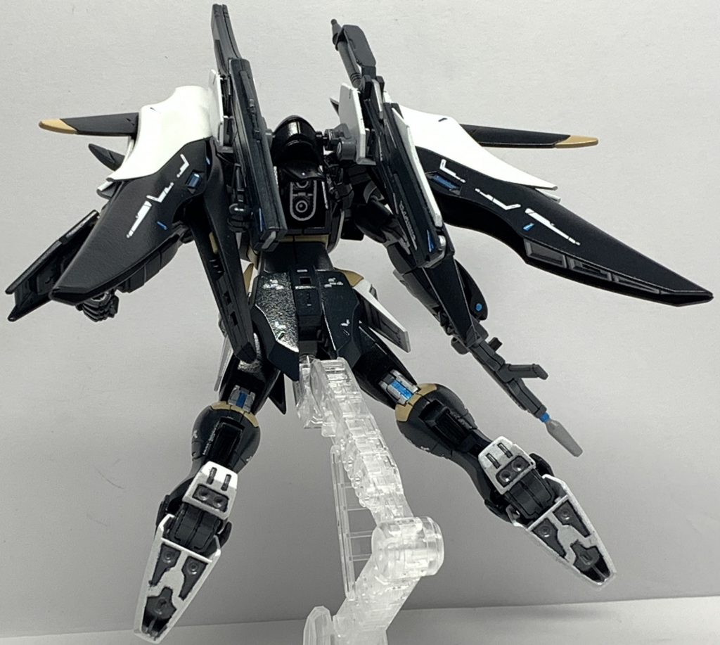 飛翔ポージングを後ろから撮影。ここ最近から撮るようになりましたが結構この構図好きです。