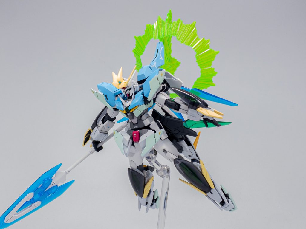 フリューゲルモードバインダーを背面に移動、GN粒子を噴射して推進力を強化する。