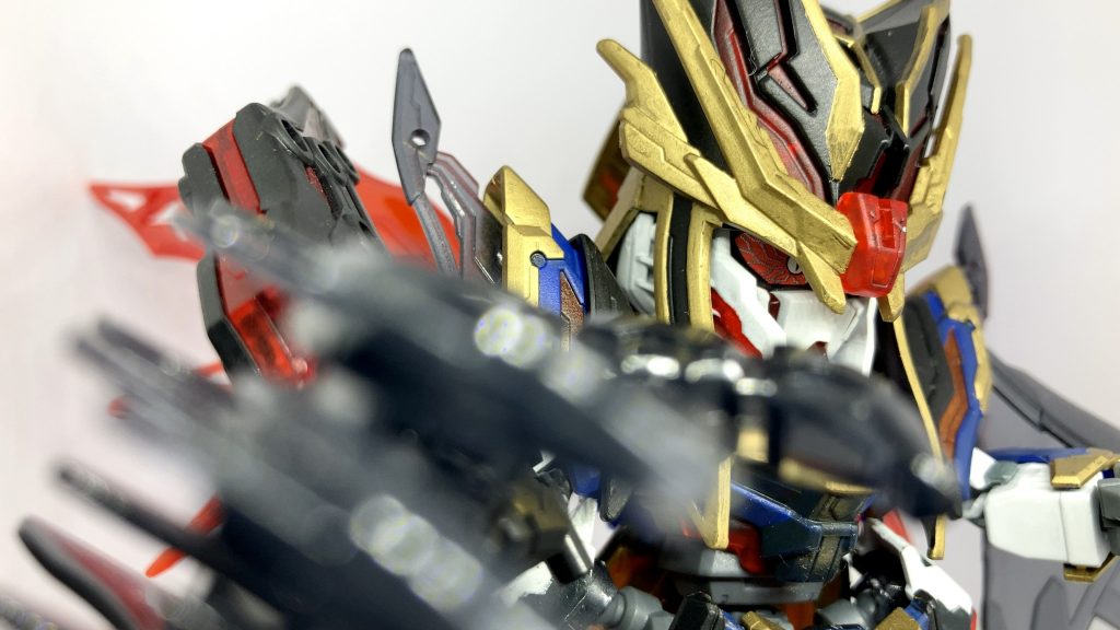 目のパーツを変えられるので併せておてても大きく。