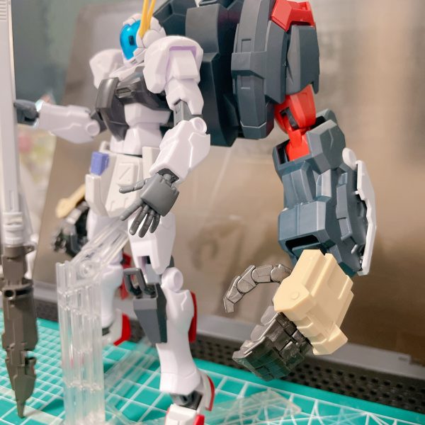 ギガンティックアームユニット作ってみた①ダンタリオンのTブースターでギガンティックアームユニット作成中。まずは助手くんに装着させてみるw（2枚目）