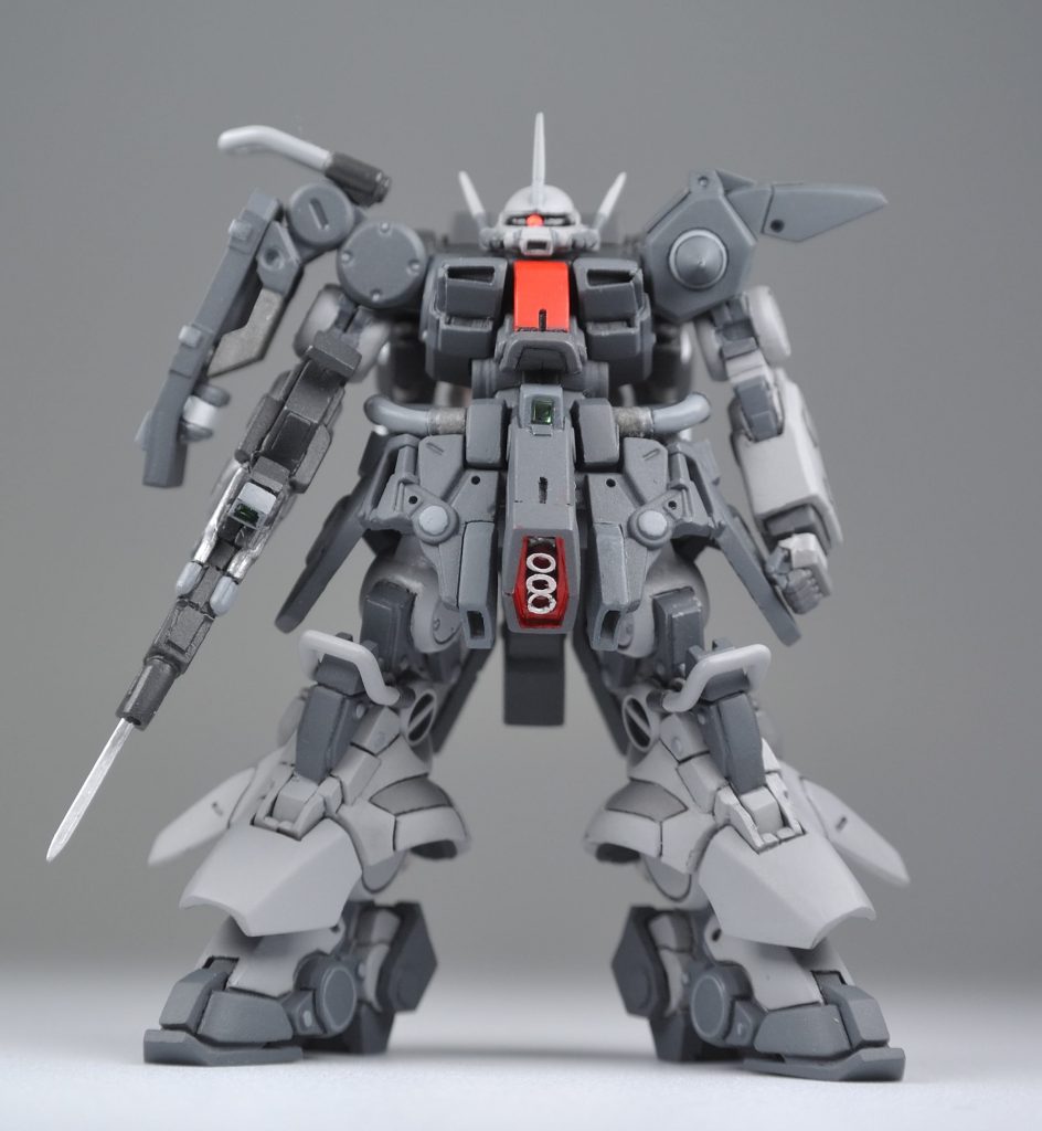 軟質ABSには手こずりました。モノアイは1mmメタルボールを埋め込み、蛍光ピンク塗り。