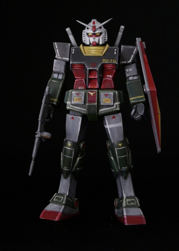 股関節は新規に作り直し左右のパンツのようなアーマーはネオジム磁石で固定、可動の妨げにならないように配慮しました。太ももにロール軸を追加しており自然な立ち姿が可能になりました。