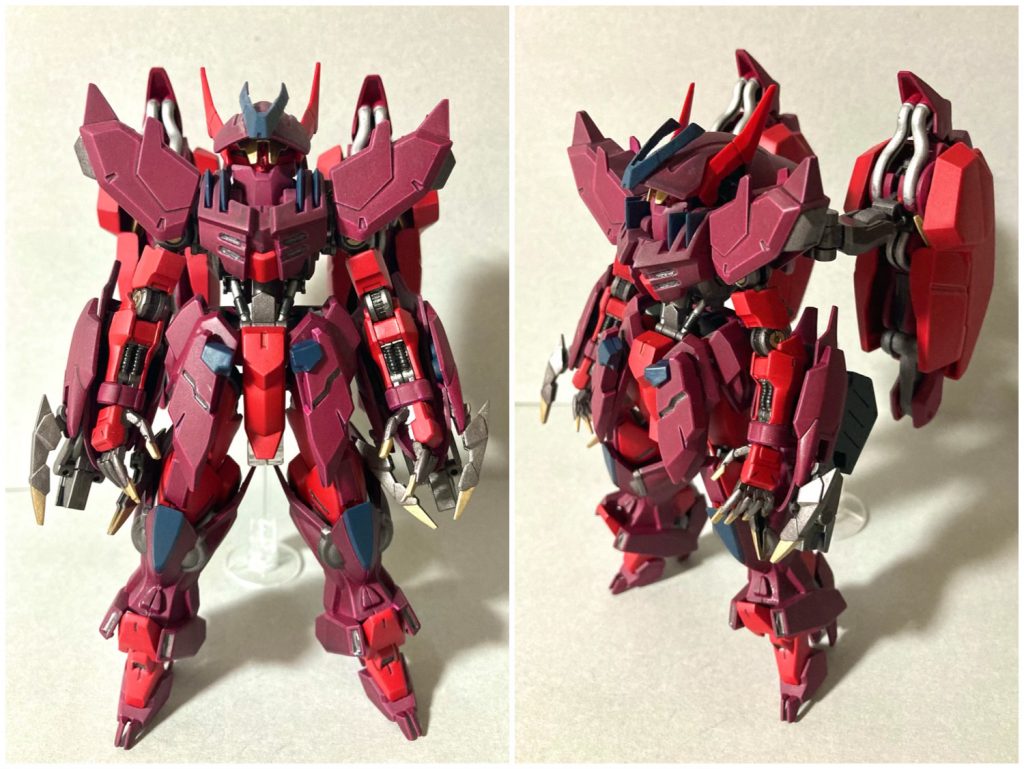 全体。脚部の追加装甲はアストレイダブルリベイクから。塗装は鮮やかな赤がキャラクターレッド。濃い赤はシャアレッド+クリアーブラック。フレームはいつもの焼鉄色です。