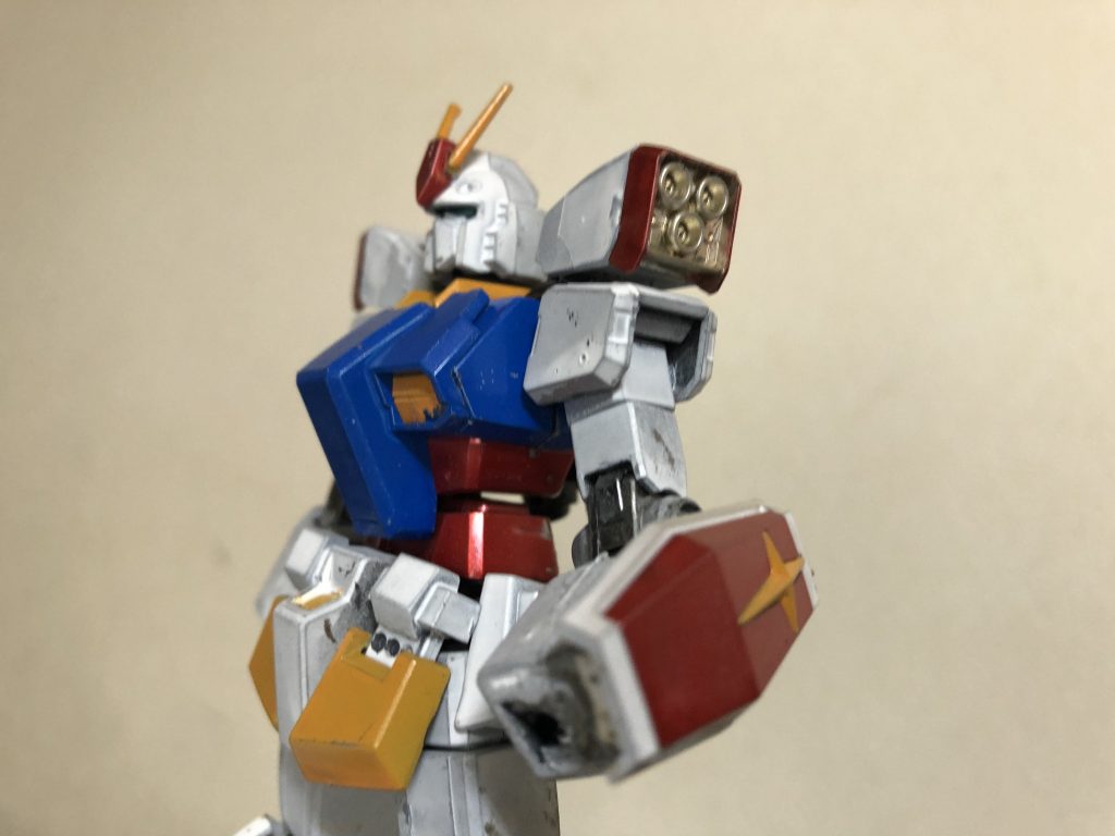 いつも下地は缶スプレーでブラック→シルバーで塗装していますが元からブラックなのでシルバーから塗りました。