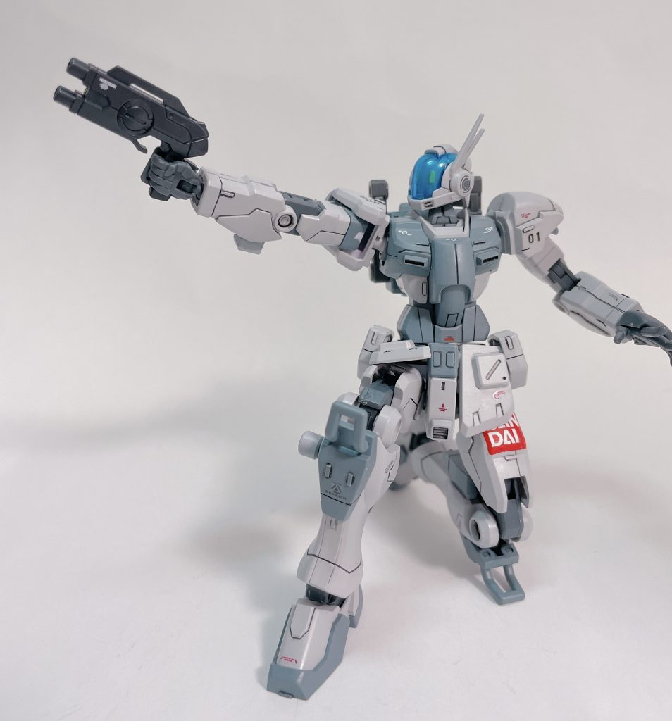 唯一の武器としてJSピストルも装備しています。