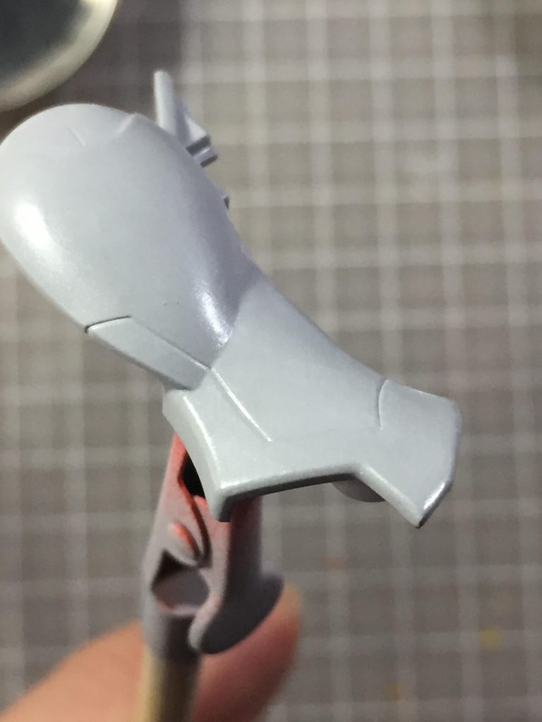 全体をメタリックにということで、大部分を占める白も何かしたいと思い、色々と模索。シルバーに白を混ぜるという、そのままな方法をとりました。