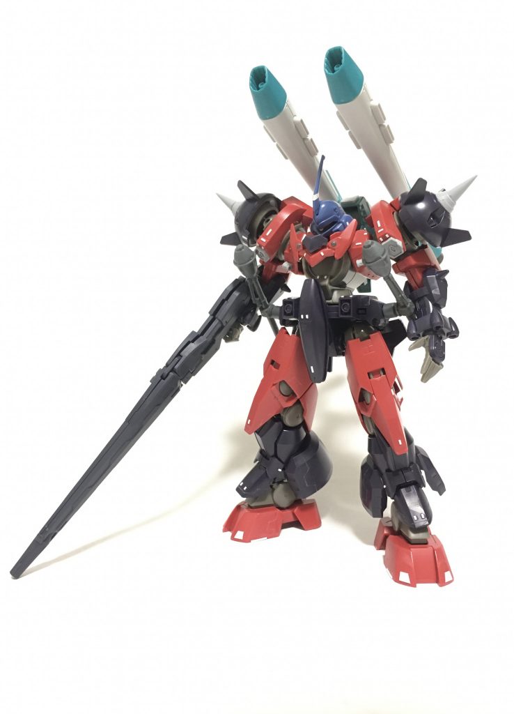 塗装前。ほぼオーガジンクスです。各部をディテールアップしたのと、肩にスパイクを追加しました。