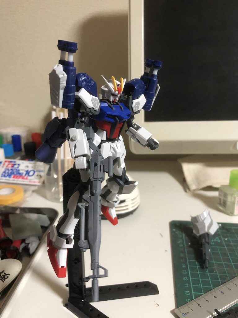 キャプテンガンダム の肩は無加工でもキッチリはまるサイズの為、キャノンの延長のみ行いました。　武装は試行錯誤中