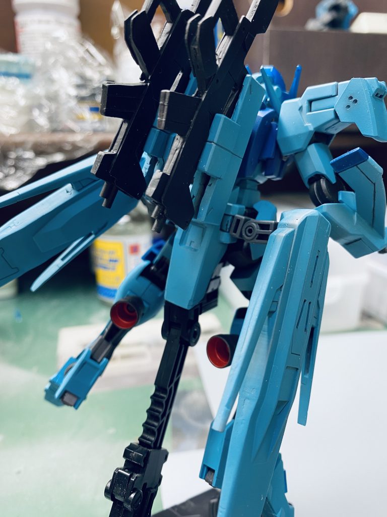 背面。突撃砲ラックは、ザクアメイジングのラックをカットし、中にネオジム磁石。ジャンプユニットは、ヴィダールから拝借してプチ改造。