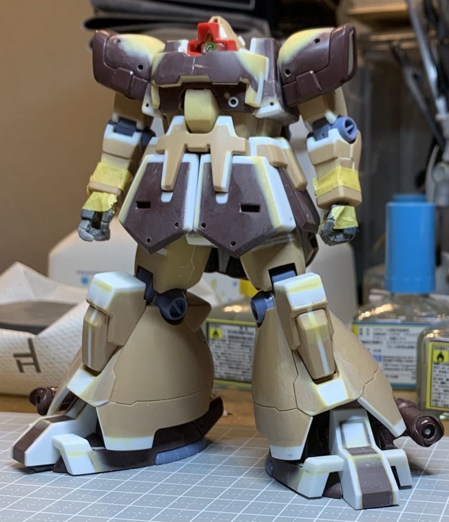 キットは古い割にプロポーションも悪くは無いのですが、オリジナルの絵ともガンダムUCの絵とも印象が異なります。今回はUCバージョンと言うことでいろいろ手を加えました。