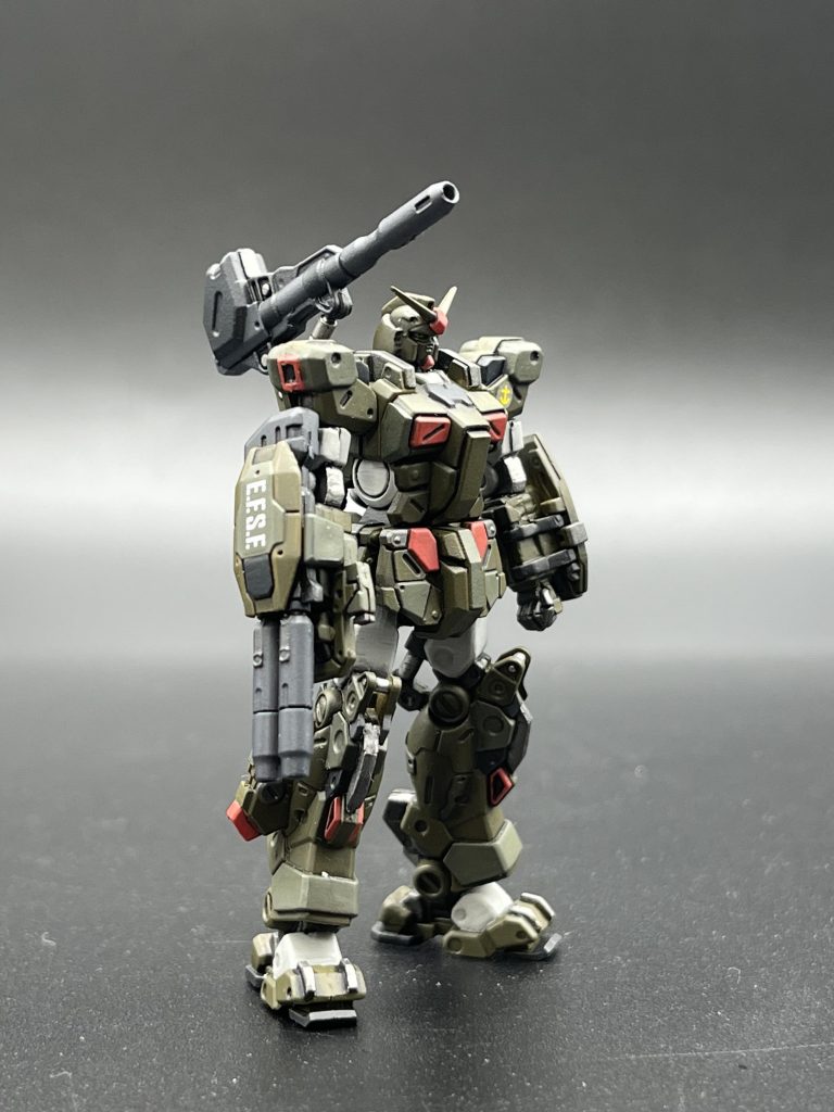 目立つ合わせ目を消してサフ吹きした後、メインカラー(クレオス　オリーブドラブ2)をエアブラシ塗装。あとは筆塗りです。