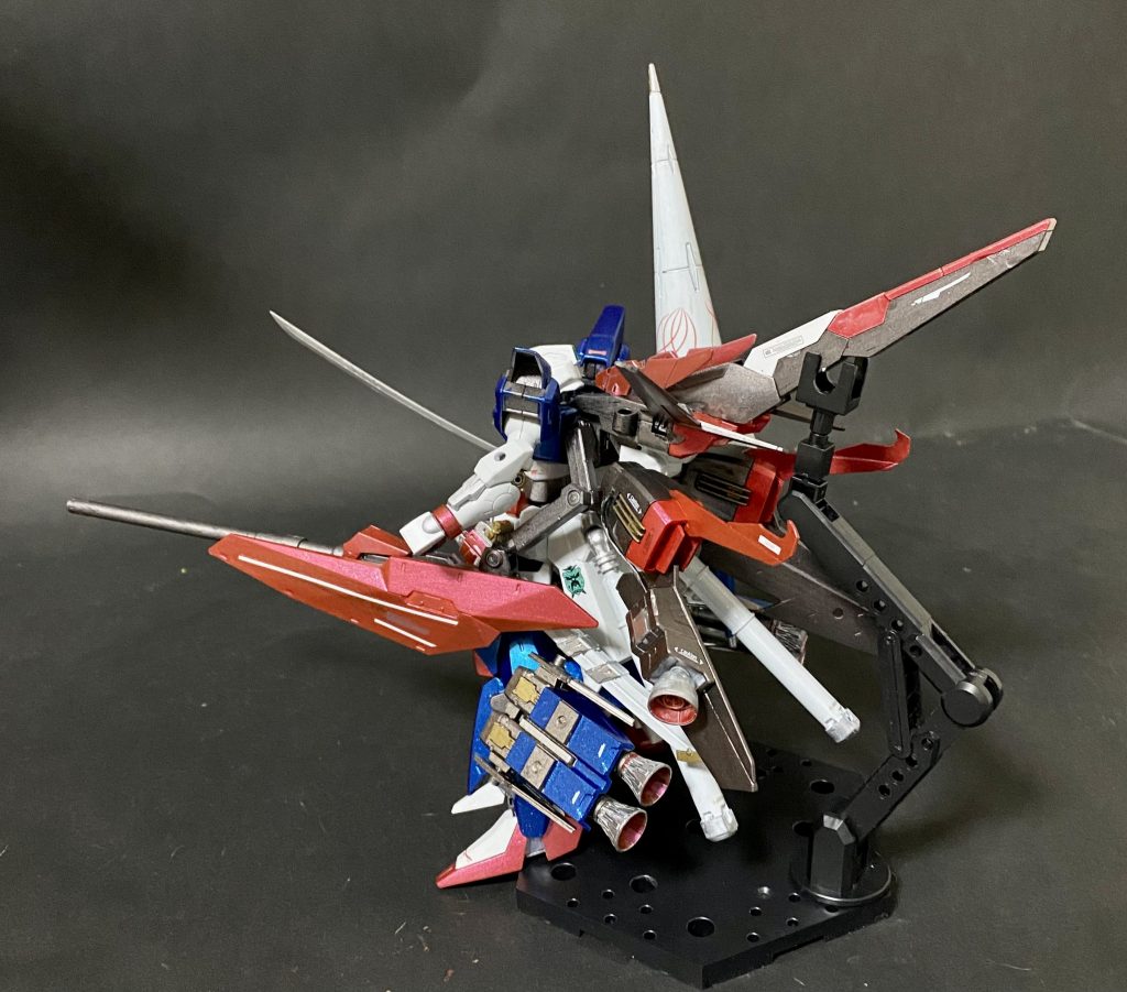 何のMSのか分かりませんがタンクが余ってたので腰の後ろに増設しました。