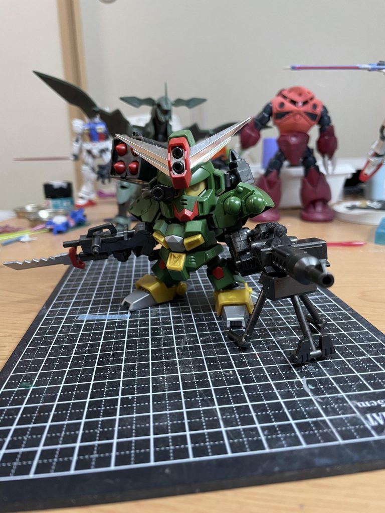 重機関砲砲座モードやはりSDガンダムには多彩なギミックなどがありいじくっていてワクワクします！