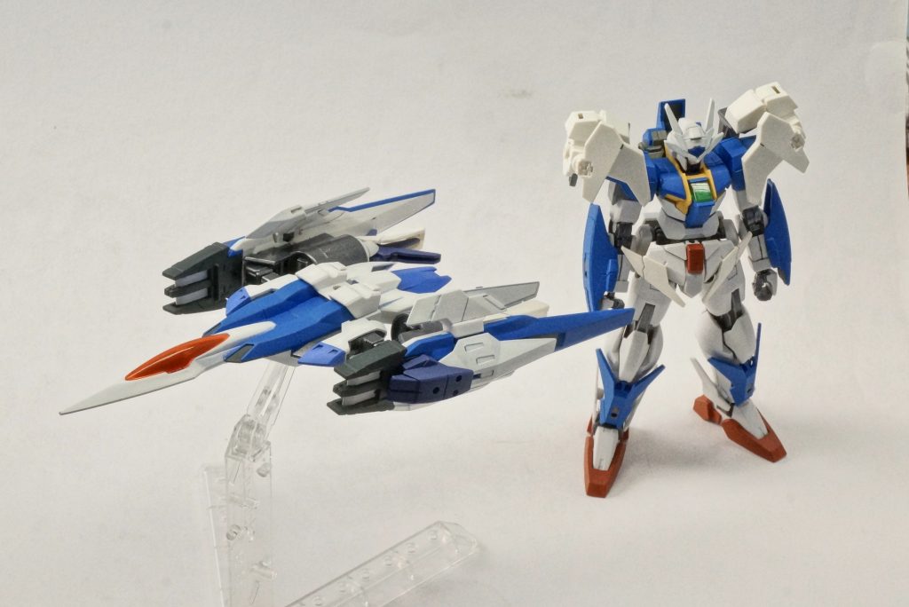 〜おまけ1〜設定的には分離しないということにしているのですが、構造的には分離できるように制作しています。まぁ分離するとスカイドライヴユニットが…あ、エクシアダークマターみたいにドライヴユニットだけ分離して本体とドッキングすればいいのか…。今気付いた…。