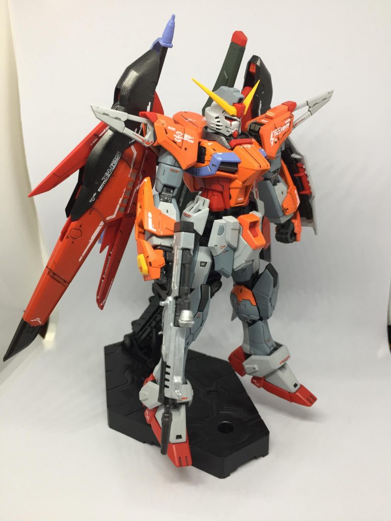 デカール貼りも初めてでした。付属品では質感が損なわれると感じ、水転写デカールを購入。