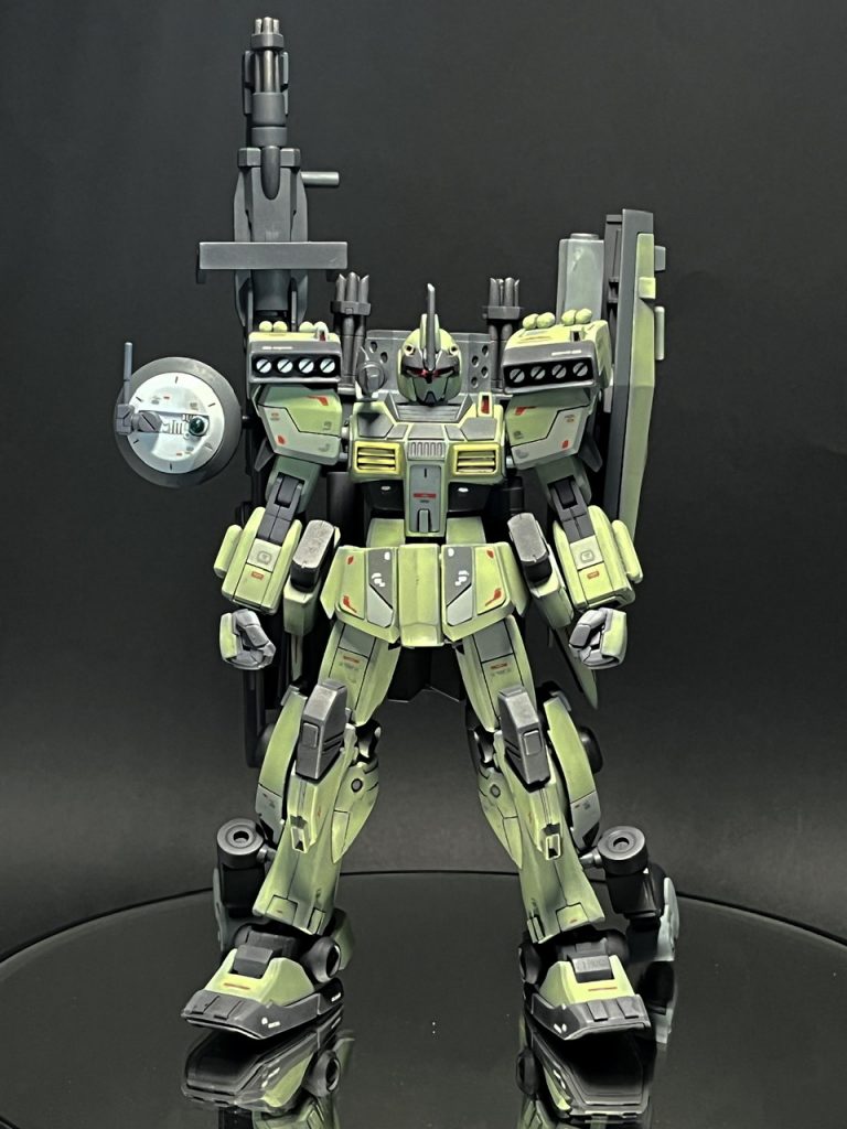 たっぷり武装を積んだ陸戦機体にちなんでウェポンマスターという浪漫溢れる称号、さらに装備しているセントリーガンやスマートガンの元ネタ映画から「A2」の記号を名付けました。