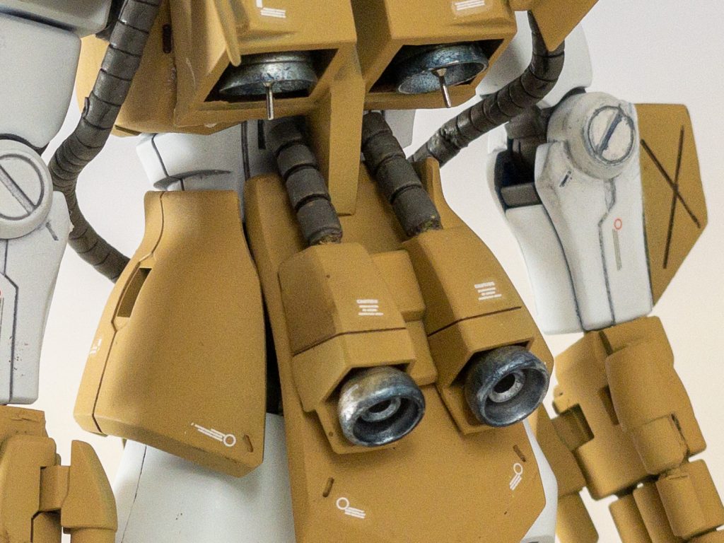 すみ入れは3色を使い分け、バーニアはシルバーのマーカーを塗り、焼けはウェザリングマスターで簡単表現をしました。エアブラシをお持ちでない方にもオススメです。