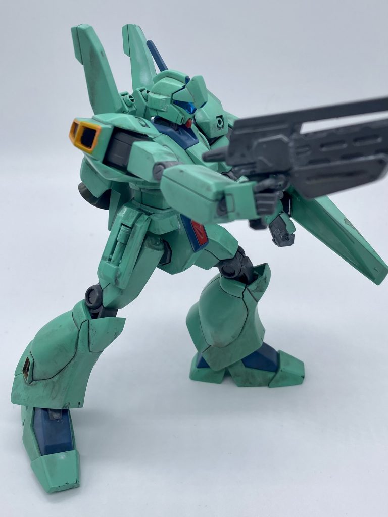 F91は逆シャア版と微妙に違うようです。プレバンの色見本も、カラーにしてほしいです。