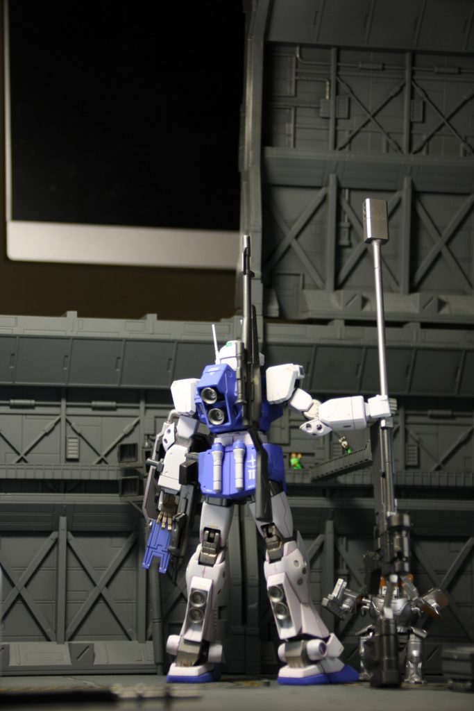 スナイパーライフルとサブマシンガンは磁石で取り付けました。