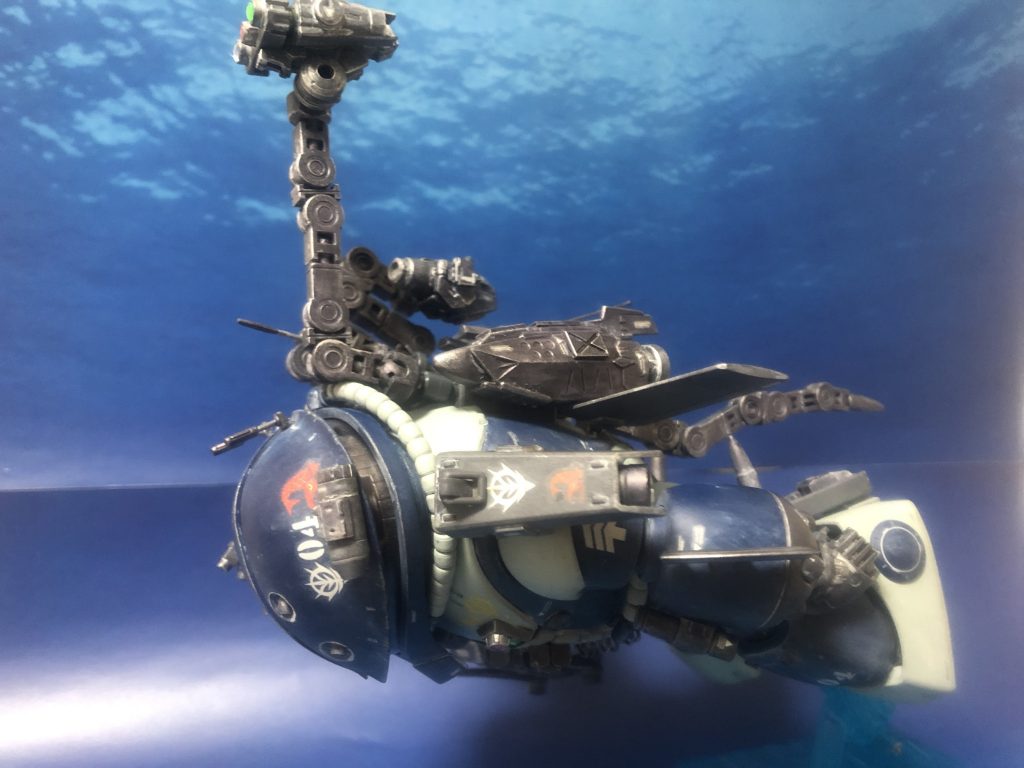 水中高速巡航形態。アームを伸ばして潜望鏡になります。