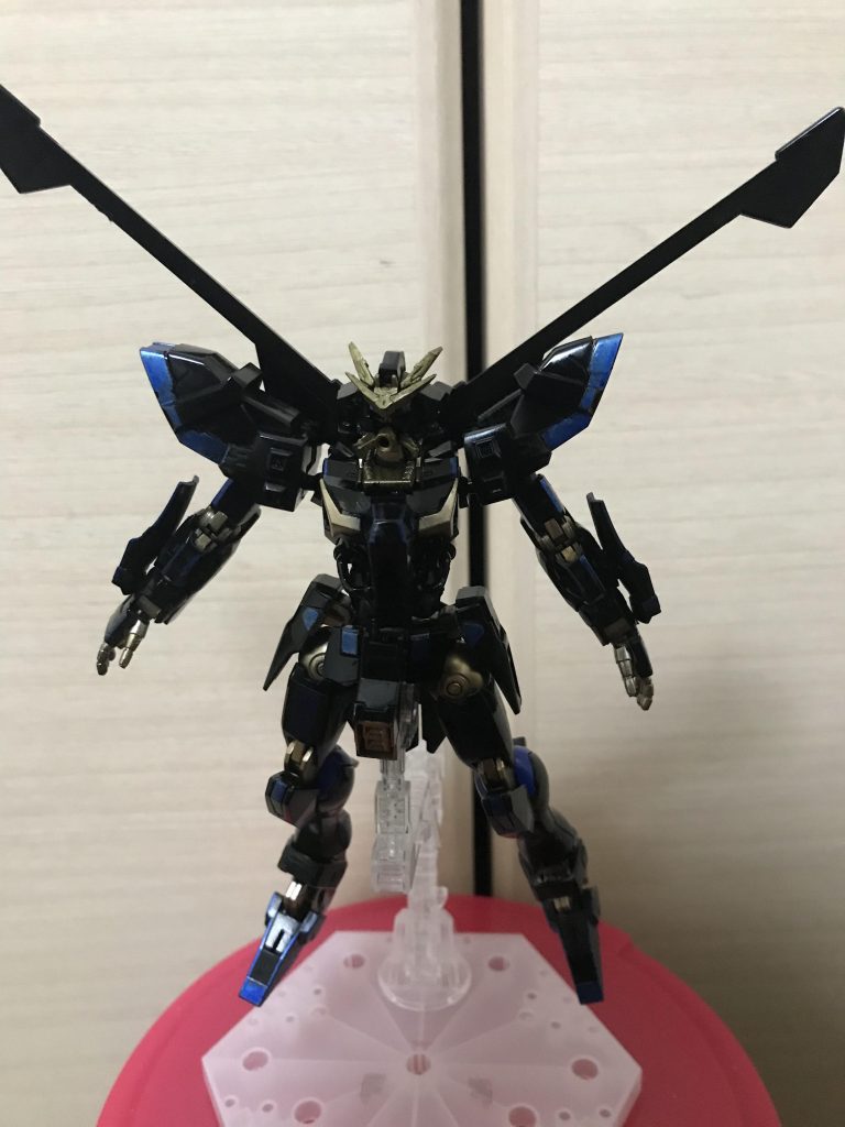 口からメガソニック砲を発射する予定あとムーンガンダムのキットの感想なんですけど、ポリキャップなしでガシガシ動かせるというバンダイの成長を感じる一品でした