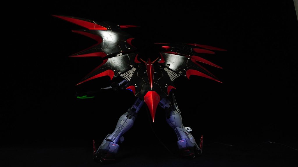 羽を光沢塗装にして存在感アピールできるかなと・・・