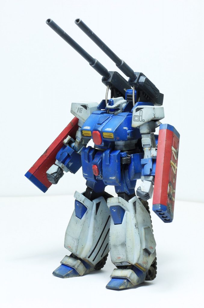 狙ったシルエットはマッチョでふとましい重量感のある機体です。ロトのバランスを基準に肩などを大きくしバランスをとってみました。