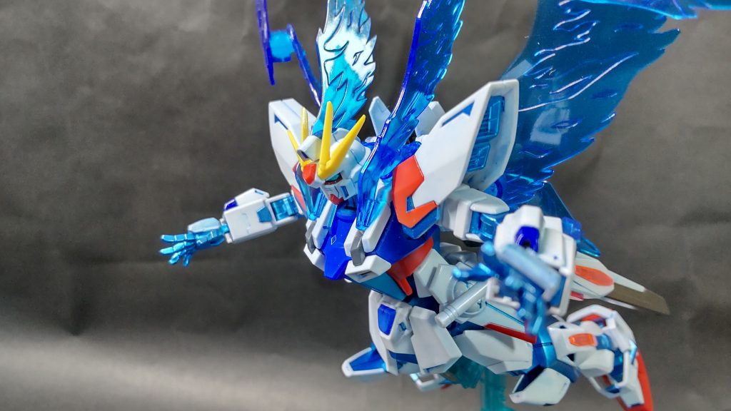 Ξガンダム風ポーズで。