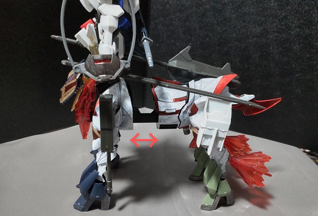 軍馬の機能でもある、胴体の伸縮機能は損なわれていません。