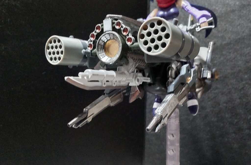 ビームキャノンは角度調整が出来るので、下方向や後ろにも攻撃する事もできます。