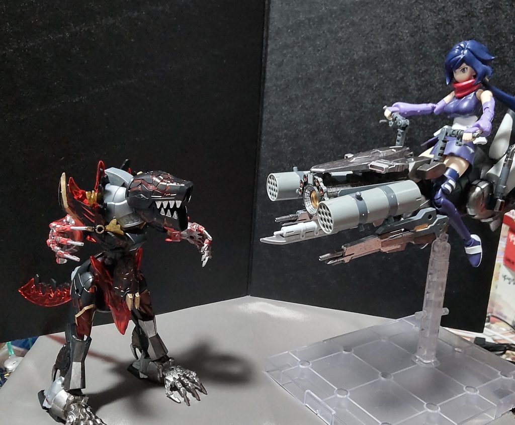 怪獣退治とかで、こういう戦闘機はよく出てくるよね〜……そして大概やられるのよ。