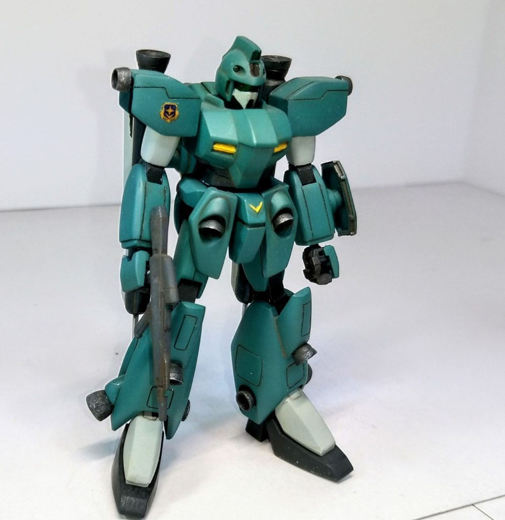 このキットは元々出来が良いのでプロポーションは手を付けずにバーニア、手首の交換位にしてます！