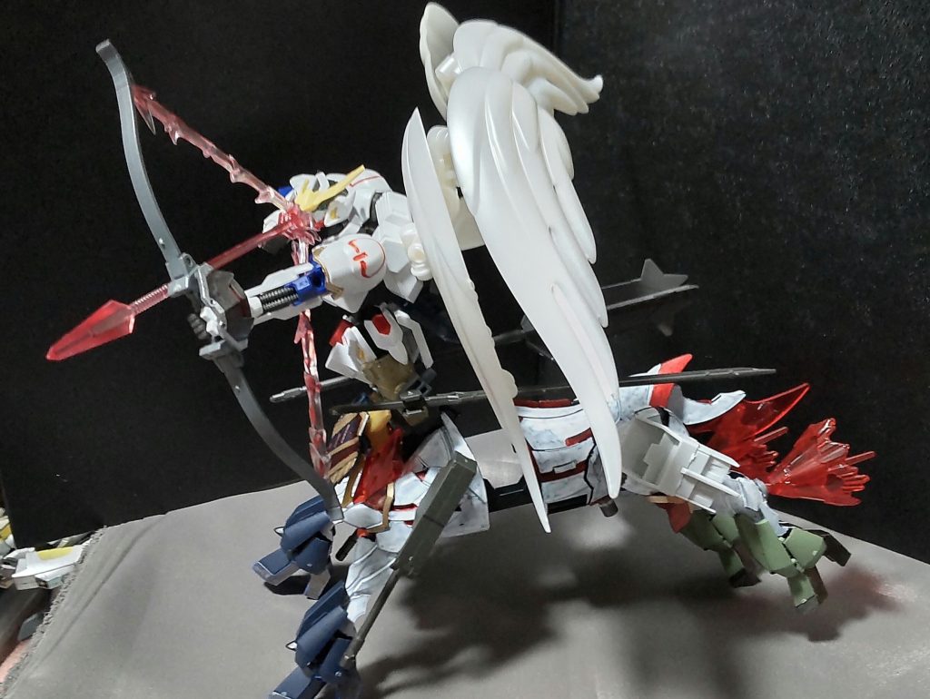 背中に翼を付ければ、ペガサスモードになれます。※アクシズエンジェルの翼を借りてます。……ダ・ガーンのペガサスセイバーかな?