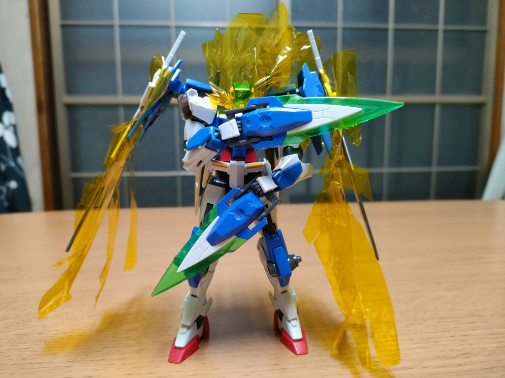 ダブルオーガンダムセブンソードの装備も搭載。カタール二刀流。