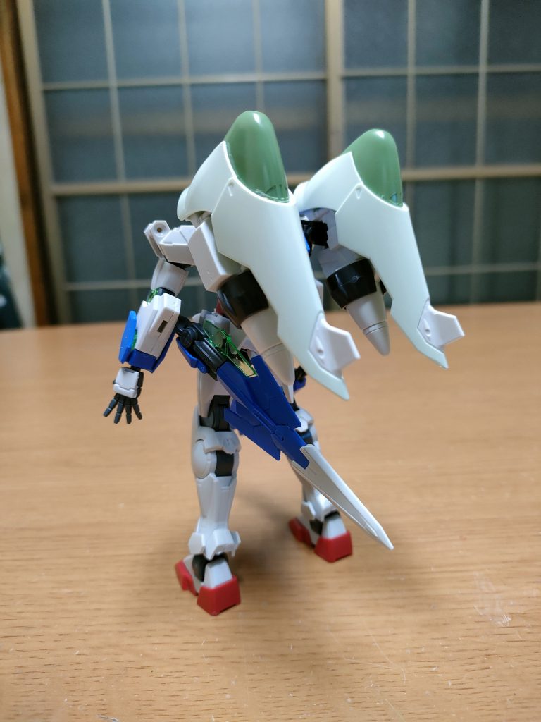 ボツ案。背面サブアームにではなく、スラスターに搭載された2個の擬似太陽炉。ジンハイマニューバが手に入った為、急遽スラスターだけ組み立てて搭載したらやはりスラスターに太陽炉搭載に見えた。これもツインドライヴ配置案の一つ。