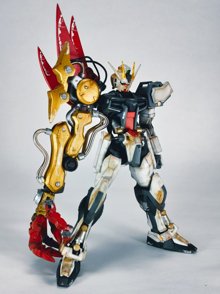 はいというわけでEGストライクにゼルトザームアームズを装備した、名付けてネイティブストライクトリーズナーです。本体は水性ホビーカラー、腕部はタミヤアクリ、シルバー部分などはタミヤエナメルのそれぞれ筆塗りです。ウェザリングマスターとリアルタッチマーカーでウェザリングしています。