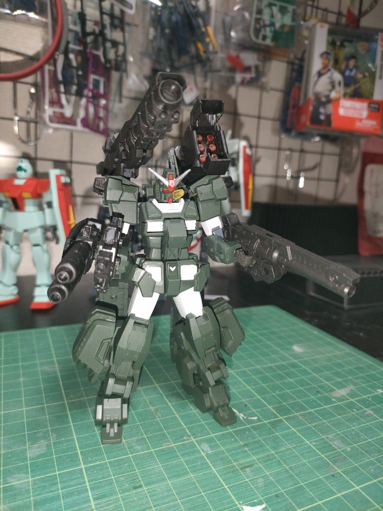 火力ハンパない機体ってかっこいいよね!エクシアみたいに近接武器いっぱいなのも好きだけど!ということで何番煎じかわかりませんが30mmを使って作ったフルアーマーガンダムでした。次回は後ろに写っているジムとEGガンダムをミキシングしようと思っています…