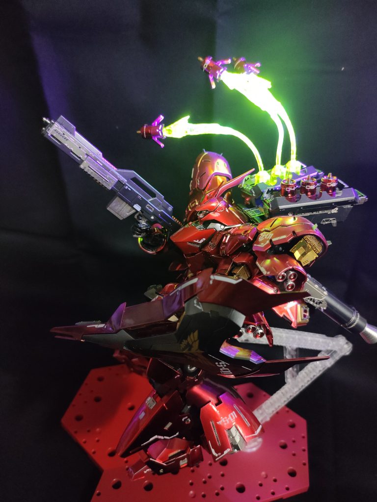 とりあえずファンネルエフェクトはブラックライトで光ります