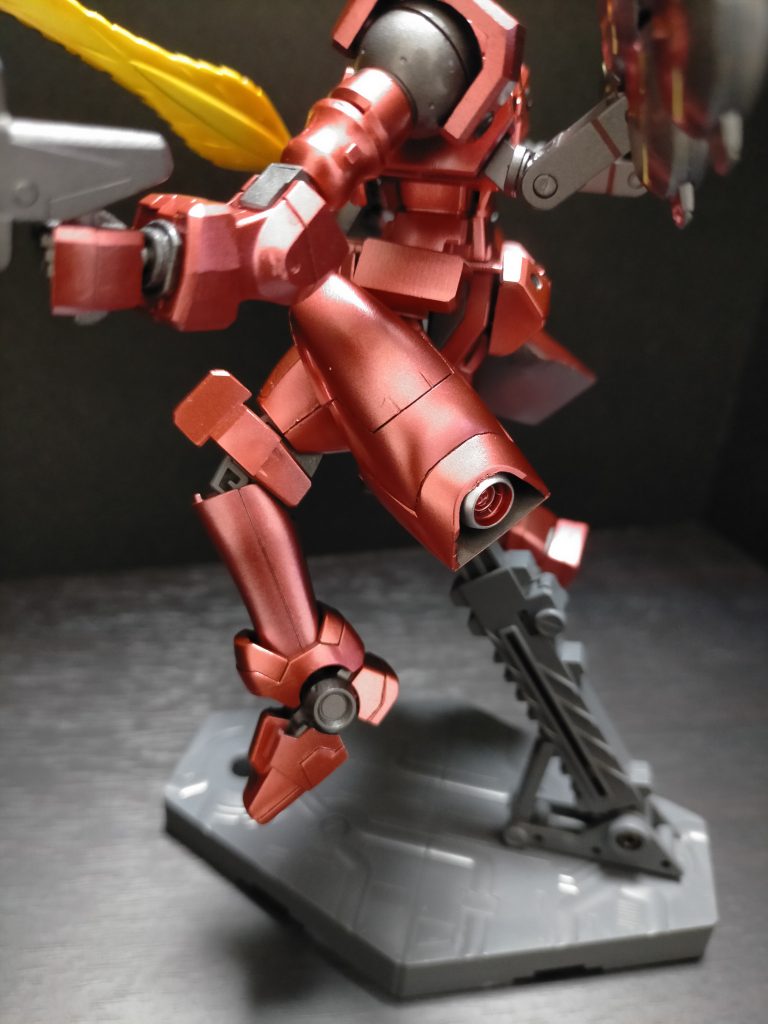 スラスターの独立可動式をメインに初工作にトライしました。スラスター内バーニアはリーオーのを移植しました。