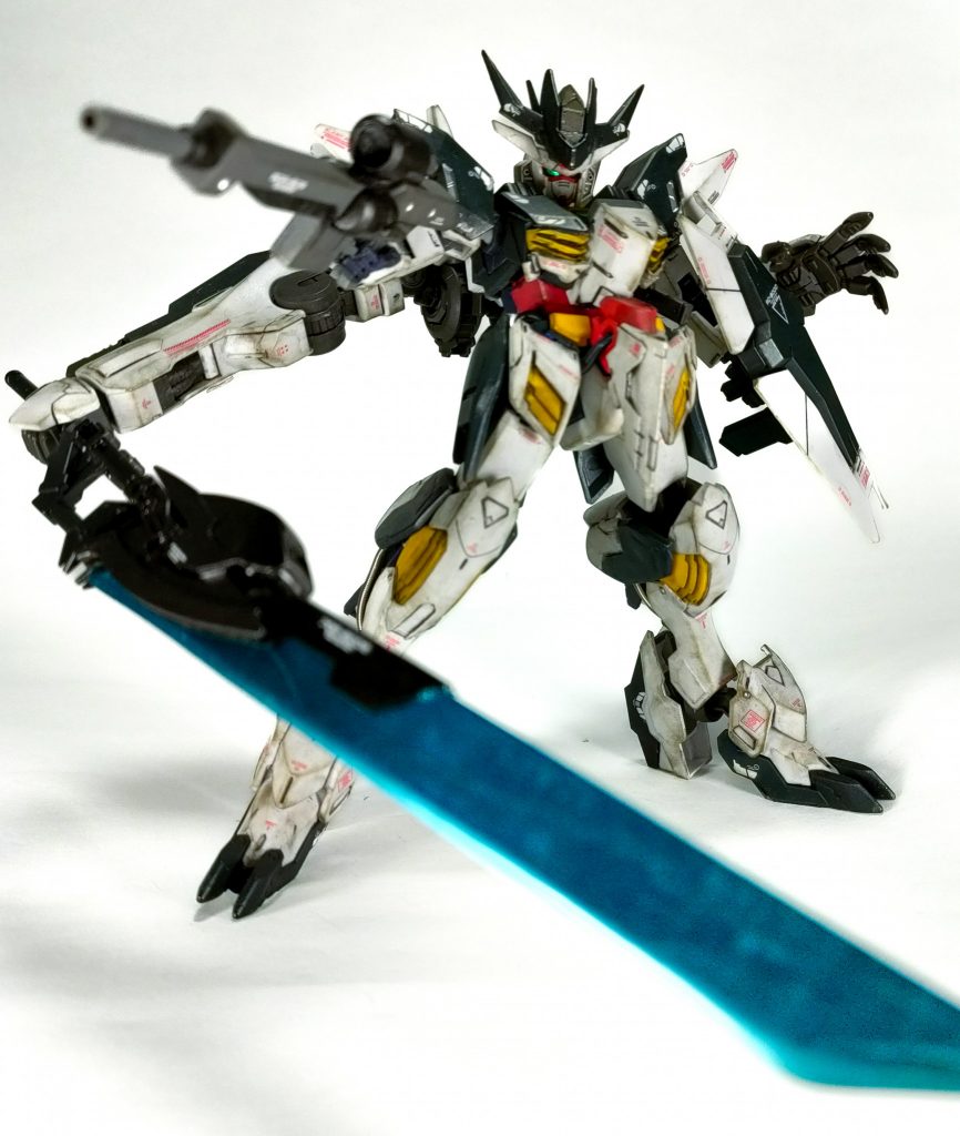 というわけで、ガンダムストラーフでした。当初はラヴィーナではなくオリジナルのストラーフ色にする予定でしたが、白いパーツをウェザリングしたくなったので急遽ラヴィーナ色で塗装しました。なんかみんな知ってるだろ? って風に書いてきましたが、武装した美少女アクションフィギュアシリーズの悪魔型をモチーフにしています。早く完成させたくて色々と隙のある作品となってしまいましたが、程よくまとまったのではないかなと思います。では、最後までご覧いただきありがとうございました。よければ過去作も見てやってください。