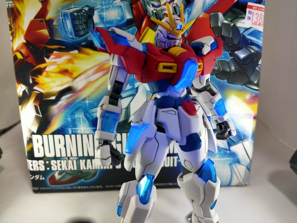 青とオレンジのクリアパーツはブラックライトで照らすと光ります