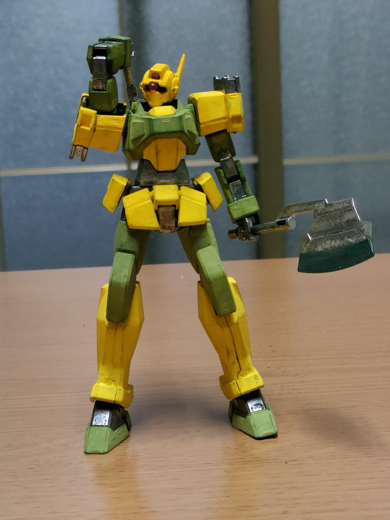 ビームアックスを左手にサーベル抜刀。一応手は届く。