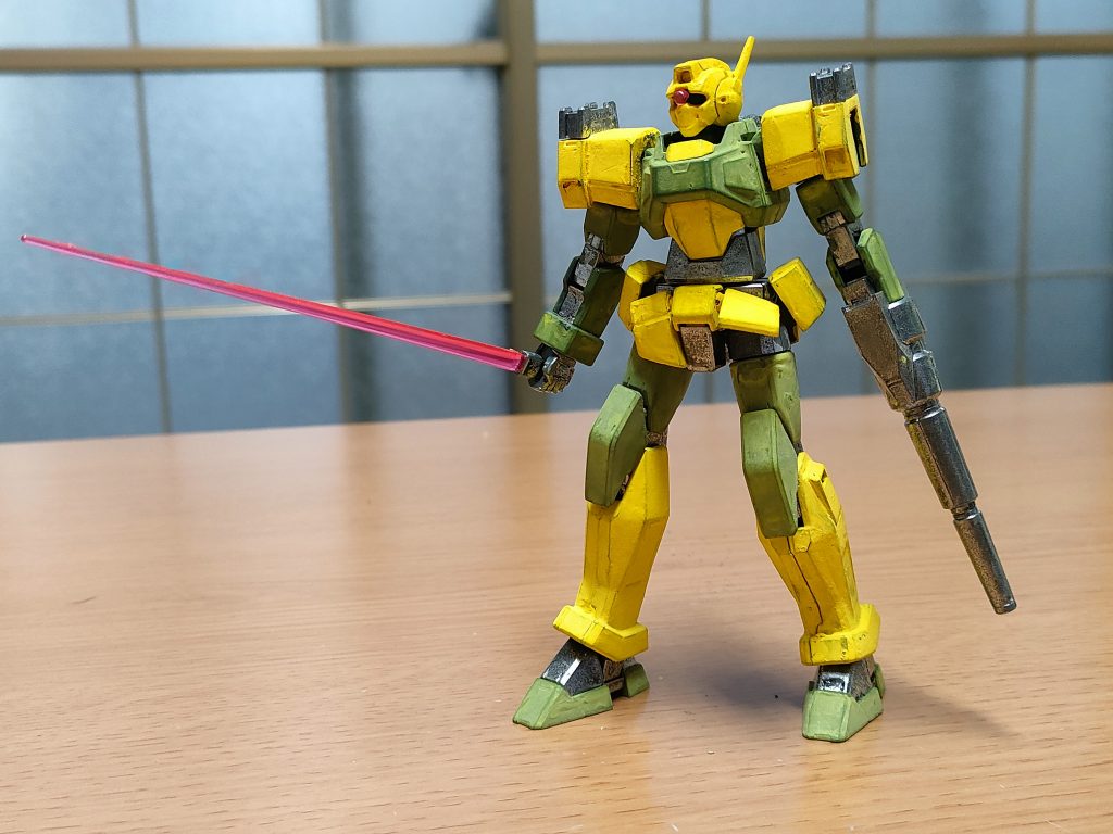 左手にドッズバスター装備してサーベル抜刀。