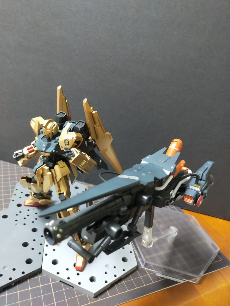 ビューンとアーガマから射出されてきます。