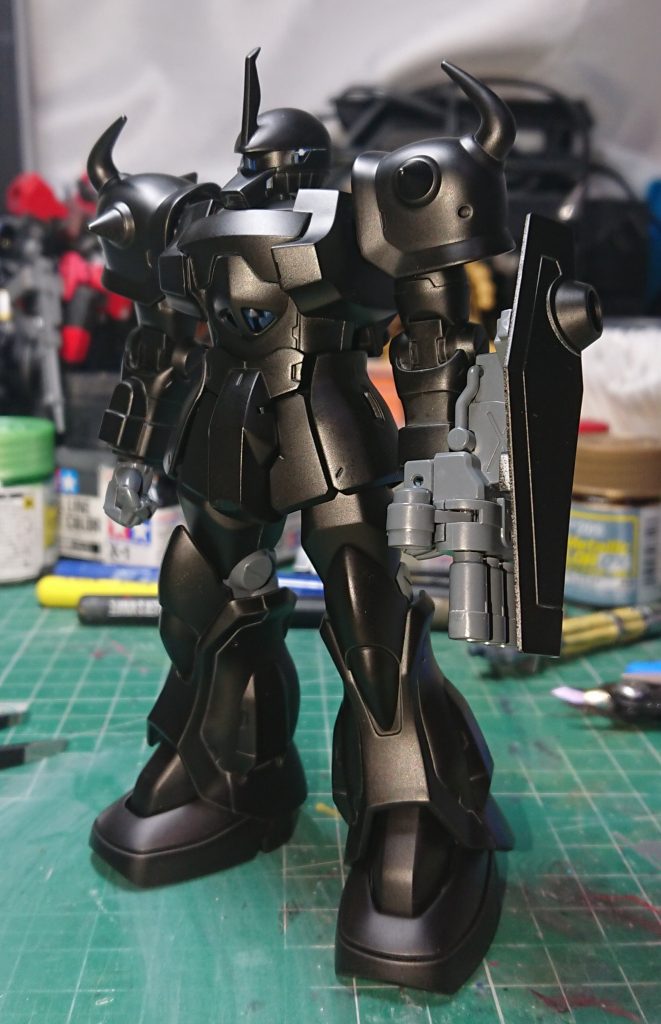 塗装は黒からの立ち上げで5回塗り水色の塗料はガイアのみずいろ(メカトロカラー)、残りは説明書のカラーレシピを参考に調色